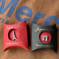 ヴォンドーム青山　ピンバッジ　ピンプローチ　エッフェル塔　凱旋門　ラインストーン