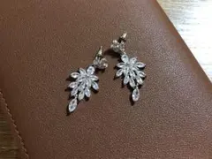 シルバーピアス　フラワーモチーフ　リーフモチーフ