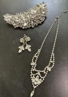 クリスタル　ネックレス　イヤリング　ベッドドレス　　ブライダルセット