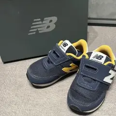 new balance 人気型 キッズスニーカー ネイビー/イエロー 13.5㎝