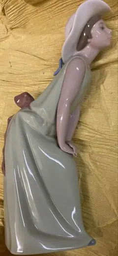 r147 【美品】リヤドロ LLADRO 「バスケットを持つ少女」フィギュリン 