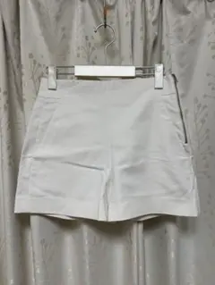 ホワイト ショートパンツ