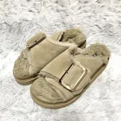 【MOHI モヒ】ファーサンダル シングルベルト　ビックバックル　ベージュ