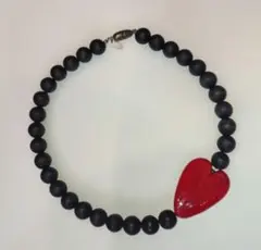 マリーナ&スザンナ セント　ブラック玉とハート型のレッドペンダントのネックレス