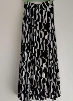 プリーツロングスカート 白黒パターン