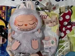 POP MART ラブブ　have a seat zizi ぬいぐるみペンダント