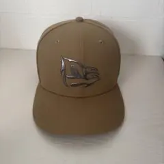 New Era メタリックロゴ ブラウンキャップ
