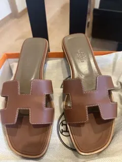 Hermes サンダル 《オラン》ゴールド 35.5 - メルカリ