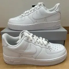NIKE WMNS AIR FORCE 1 07 23.5cm