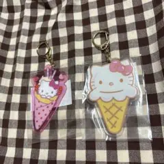 ハローキティ　カフェワゴン　アクリルキーホルダー　サンリオ