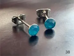 ▼スワロフスキー　一粒ピアス 4mm くすみブルー　ステンレス　38