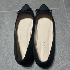 ブラックポインテッドトゥフラットシューズ