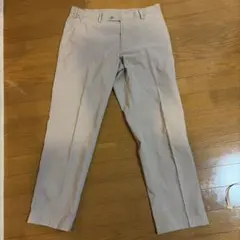 ユニクロ　ベージュパンツ