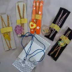 セボンスターのネックレス5本と光るネックレス1本です。