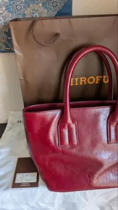 HIROFU ヒロフ レザー 。可愛いハンドバッグ レッド。ほとんど使って 