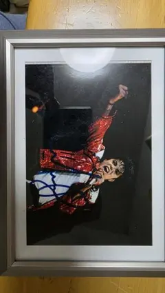 マイケル・ジャクソン 直筆サイン入り写真＋UV効果あり額縁 約20x25cm
