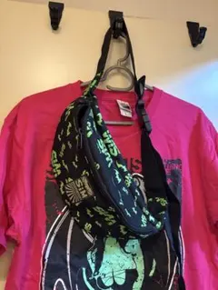 【SiM】ボディバッグ ブラック/グリーン