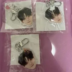 treasure ヨシ　顔アクキー　喜怒哀楽 　新品　即日発送