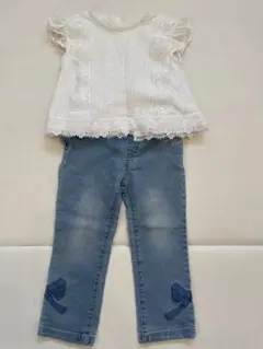 ホワイトレーストップスとデニムパンツセット