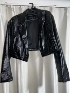 Bershka 光沢のある黒のクロップドジャケット