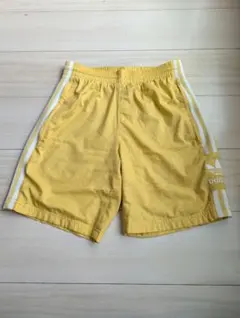 adidasアディダス　ショートパンツ　ハーフパンツ　イエロー
