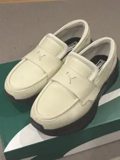 PUMA ホワイト スリッポンローファーのサムネイル