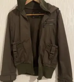 セシルマクビー　フード付きパーカー　カーキ　レディース