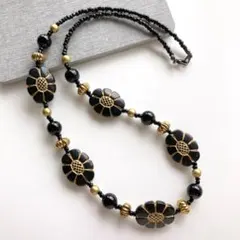 黒フラワー　ハンドメイド　ビーズネックレス