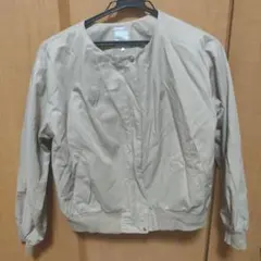 ベージュ ノーカラージャケット