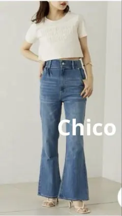 Chico 裾スリットフレアデニムパンツ