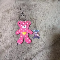 ピンクのクマ型キーホルダー