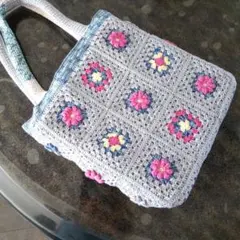 【ハンドメイド】お花モチーフ編みバック ショルダーバック グラニースクエア大きめ