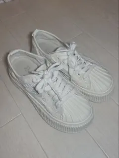 ホワイト ストライプデザイン スニーカー