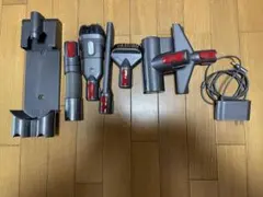 ジャンク品【Dyson V8】掃除機本体 各種アタッチメント付き - メルカリ