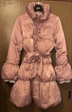 アンドラブ フリル付きピンクダウンジャケット