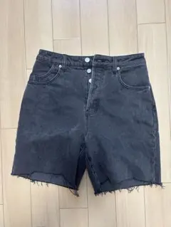 ショートパンツ　デニム　ZARA rolla's ブラックデニム　シシクイのサムネイル