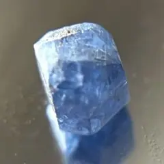 高品質 ロイヤルブルー サファイア 原石 1.5ct 六角柱 三角 ス