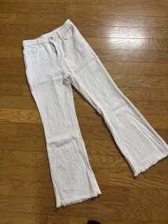 美品！フリンジつきホワイトブーツカットデニム