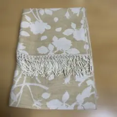 アイボリーとベージュの大判柄ストール　マフラー　リバーシブル