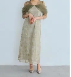 【新品 未使用 】タグ付き niana グリーン・カーキ系のパーティー用ドレス！