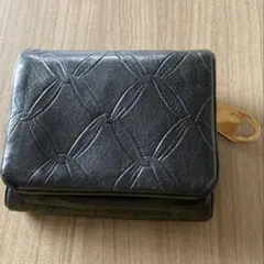 エンボス加工 三つ折り革財布 黒 ゴールドパーツ 値下げ中
