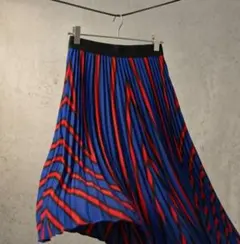 H&M 幾何学プリーツスカート｜和洋折衷・モードスタイル