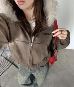 【mily bilet】 フードファー付きスエードポンチパーカー（ショート丈）