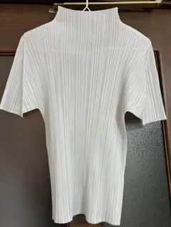 PLEATS PLEASE ISSEY MIYAKE トップス 3サイズのサムネイル