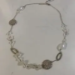 新品エレガントな花模様ロングネックレス