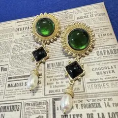ヴィンテージ デザイン　アクセサリー　ゴールド　グリーン　ピアス　イヤリング