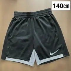 NIKE ハーフパンツ　140
