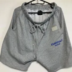 ESSENTIALS グレー ショートパンツ