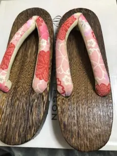 花柄鼻緒の木製草履