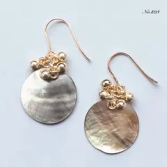 No.823【貝光】シェルピアス　イヤリング